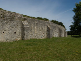 Le mur d'enceinte du thatre
