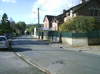 La rue de la Gare en direction de Vaucelles